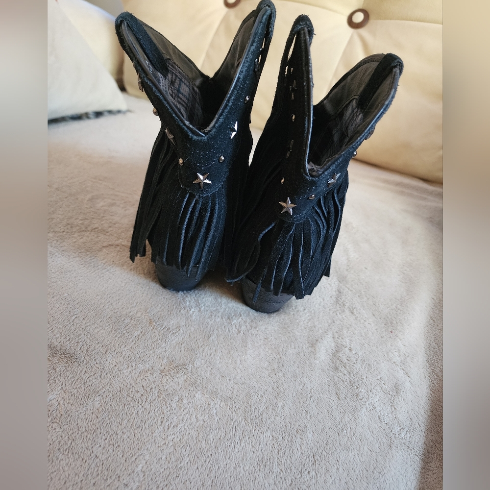 Very Volatile Womens Fringe Suede Boots Heels Size 7  Black Bootie Ankle. - Picture 7 of 13